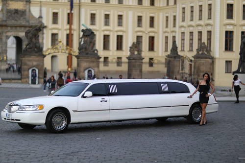 Transfert Aéroport en Limo Chrysler + Strip - 7 pax 