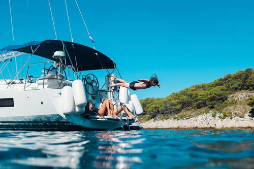 Croisière en voilier sur l'île de Pakleni