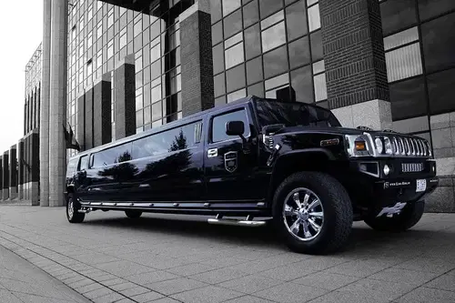 Hummer Limo Tour + Strip-tease